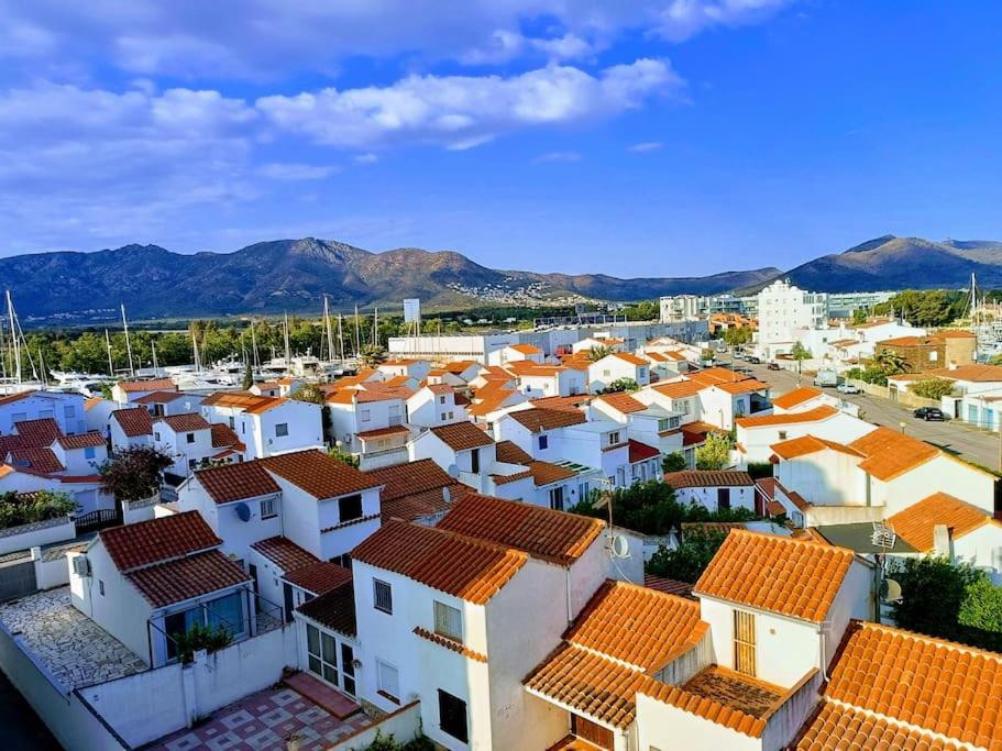 Estudio Con Vistas, روساس المظهر الخارجي الصورة